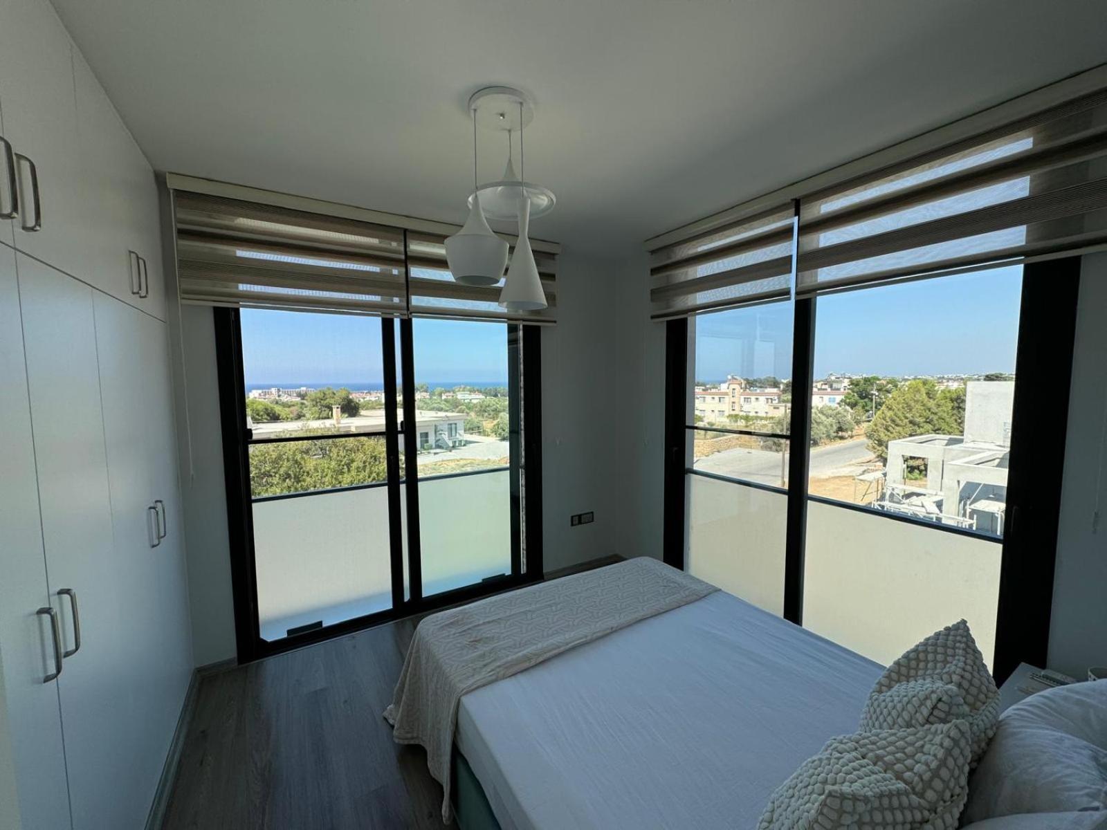 Апартаменти Penthouse In Lapta, A Cozy Coastal Retreat Лапітос